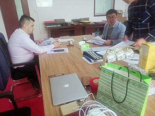 Latest company news about Khách hàng châu Âu đến thăm nhà máy và đàm phán hợp tác